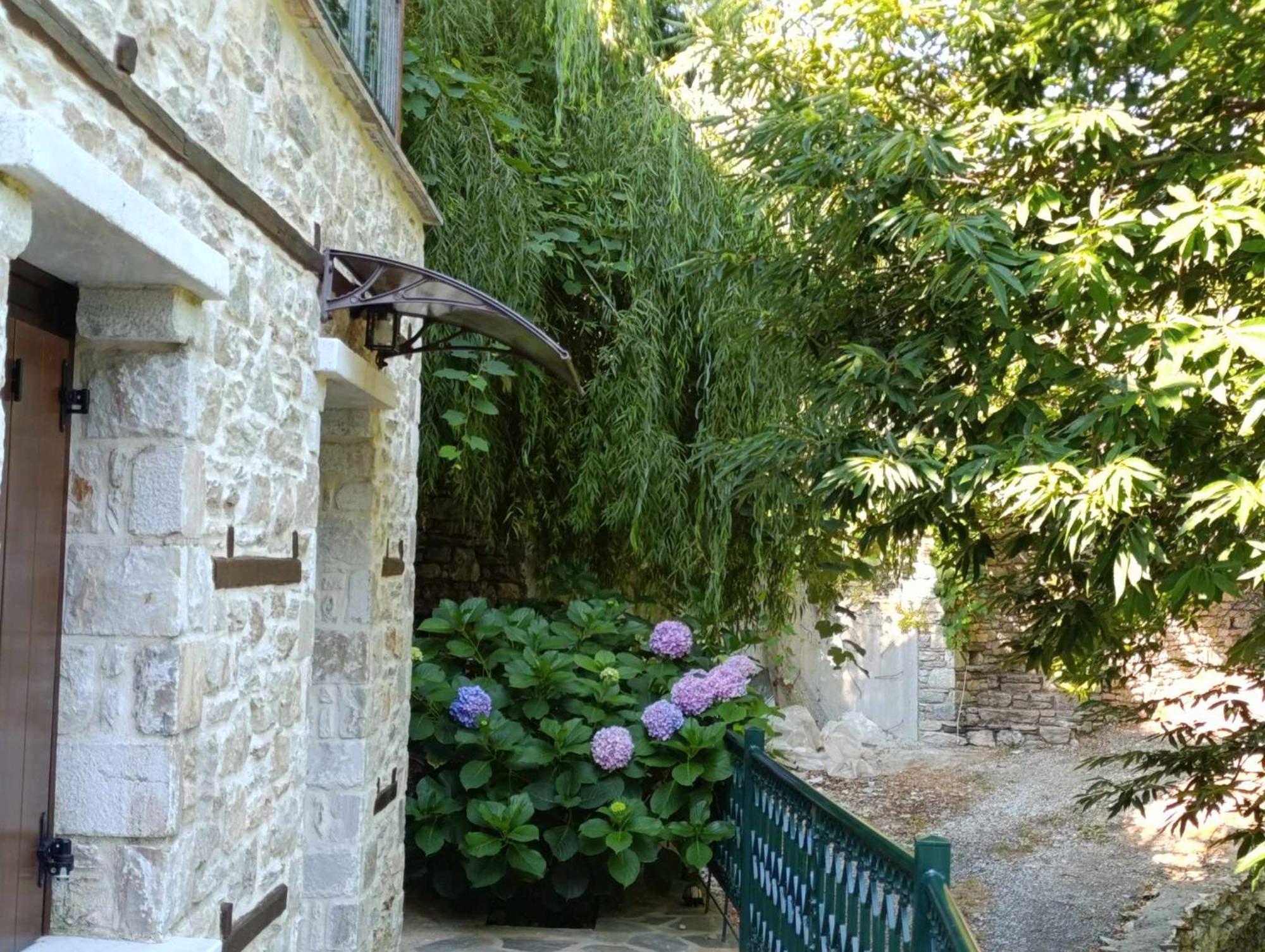 Μountain Whispers Apartment Mourésion Exterior foto